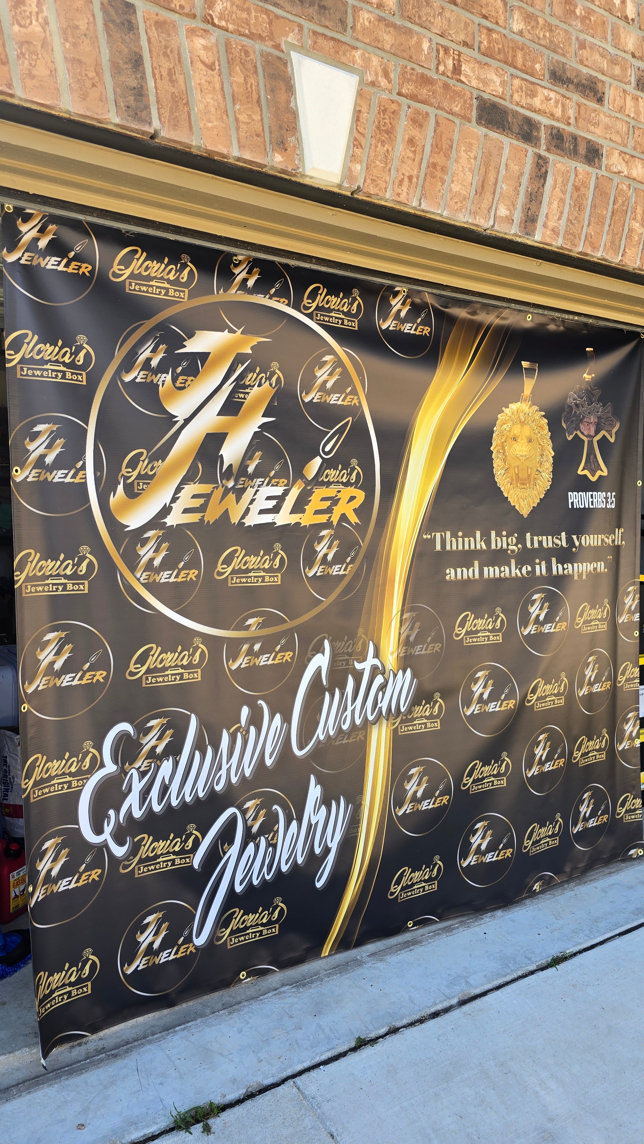 Custom Outdoor Vinyl Banners | Heavy Duty Grommets & Hemmed Edges